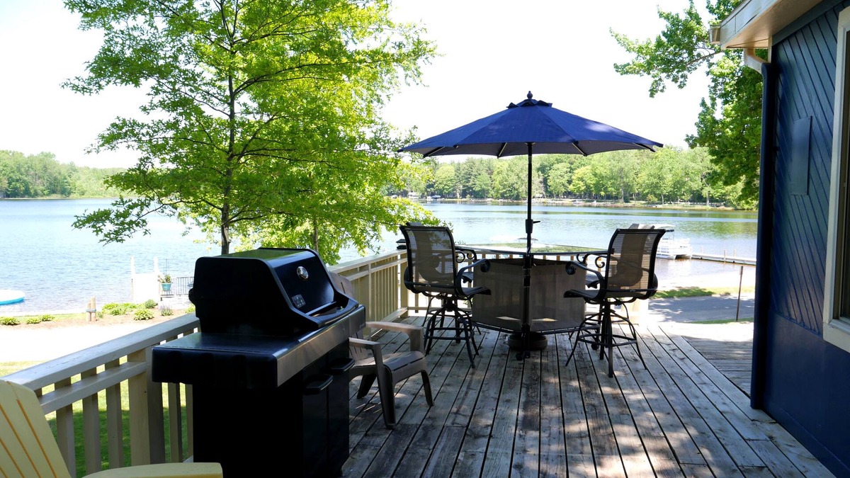 Grand Junction House | Lake Front Resort 10 minutes from South Haven - Pontoon rentals available