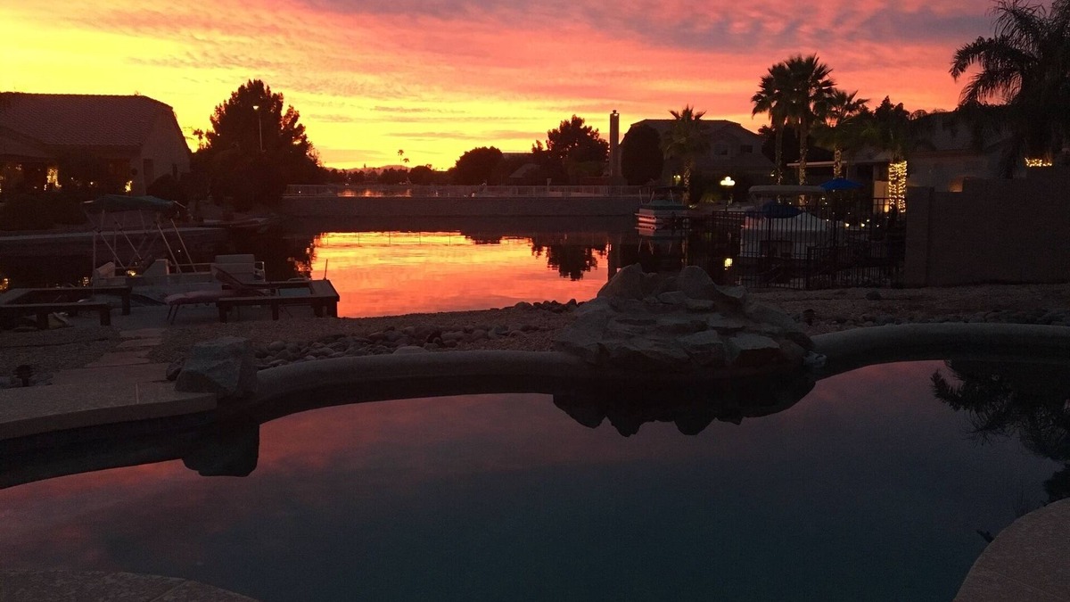 Desert Harbor House | LAKE FRONT RESORT HOME Diving Pool Private Boat and Dock Lake Fishing