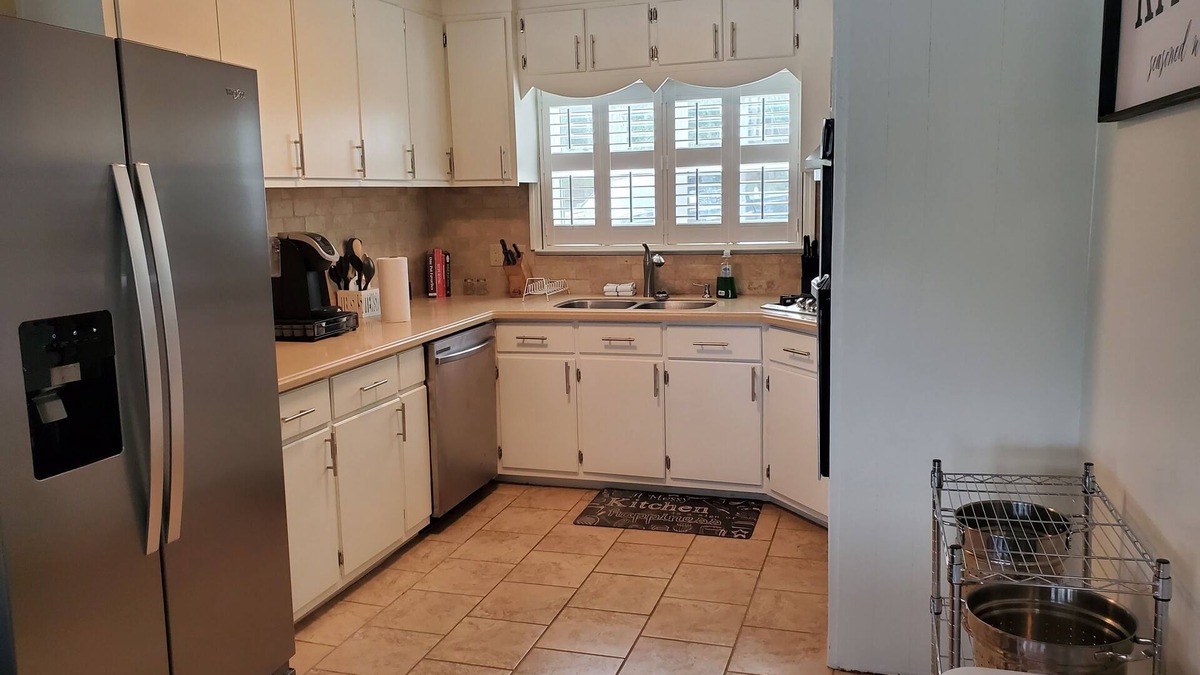 Lincoln House | Lake Front Retreat! Sleeps 10