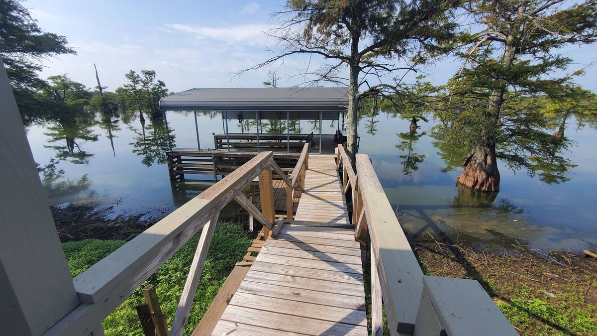 Oneida House | Lake front rustic fishing camp
