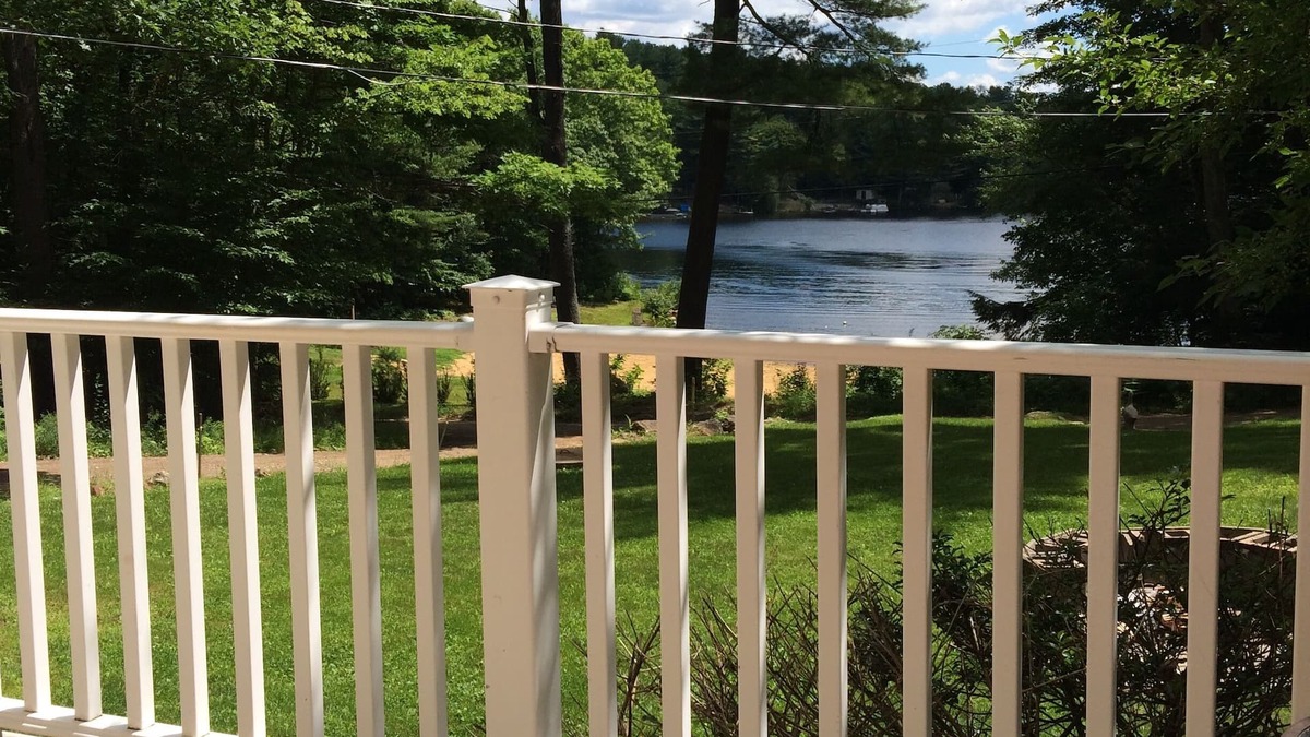 Gilmanton Cottage | LAKE FRONT! SKI ALL WINTER!