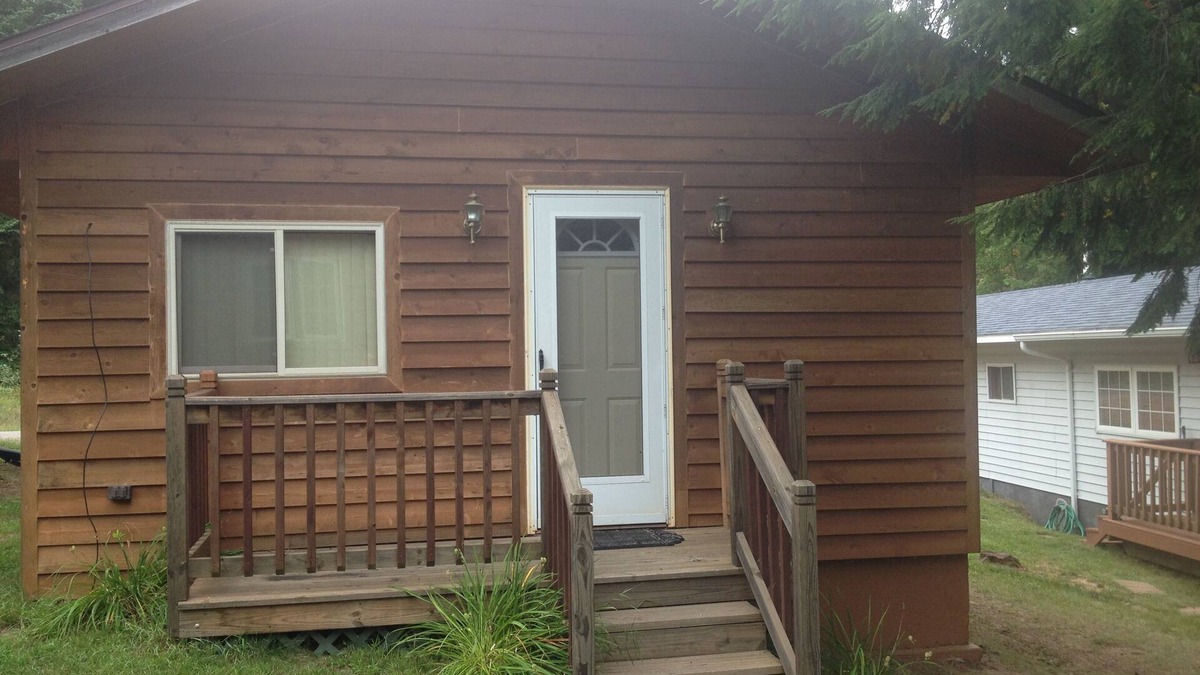 Tomahawk Cottage | Lake Front Studio Cottage- open for booking for dates after may16 2024