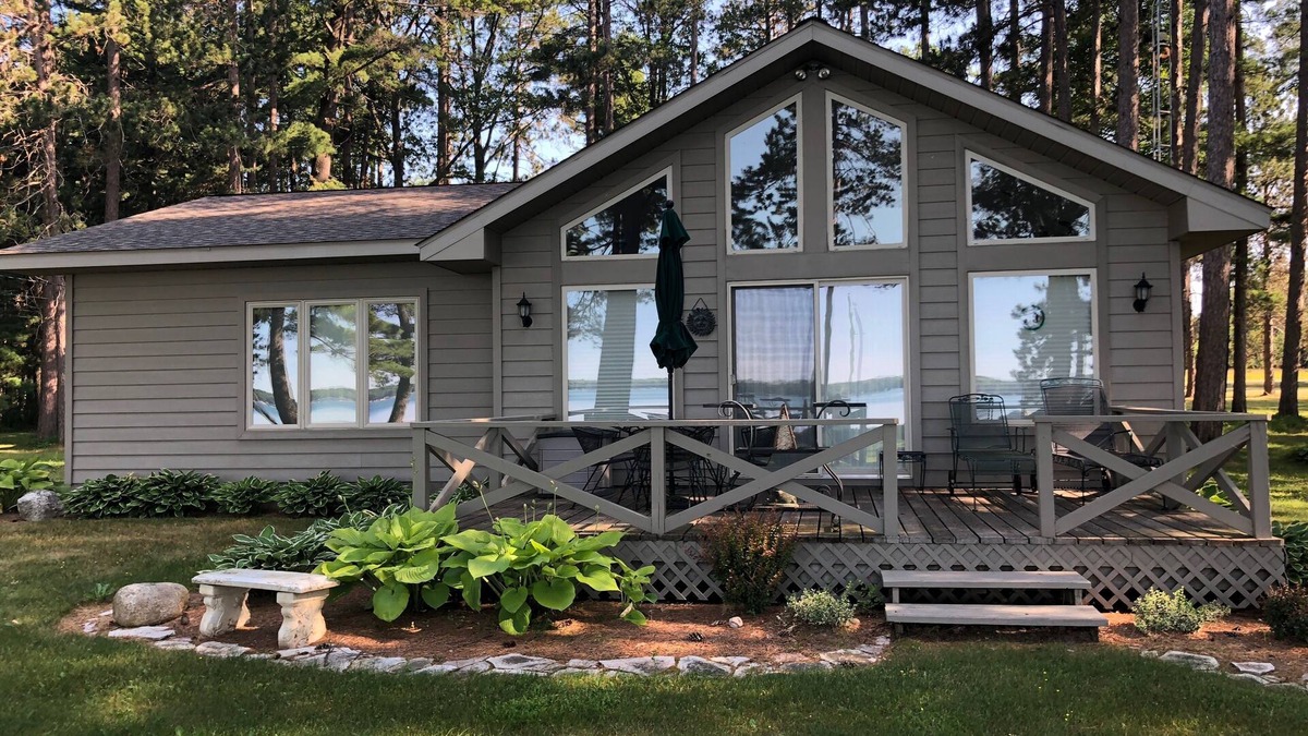 Lewiston House | Lake front summer home- beautiful lake with shallow entry that’s great for kids!