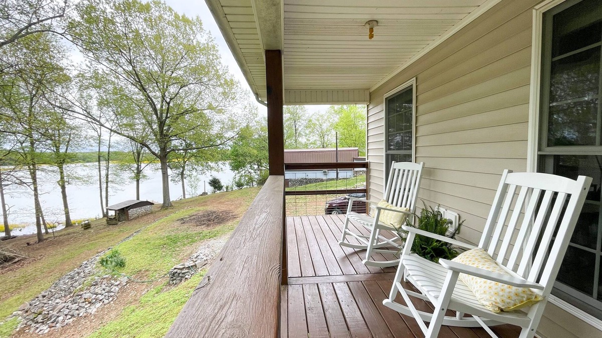 Cadiz House | Lake Front, Sunrise, Dock, Kayaks + Game Room