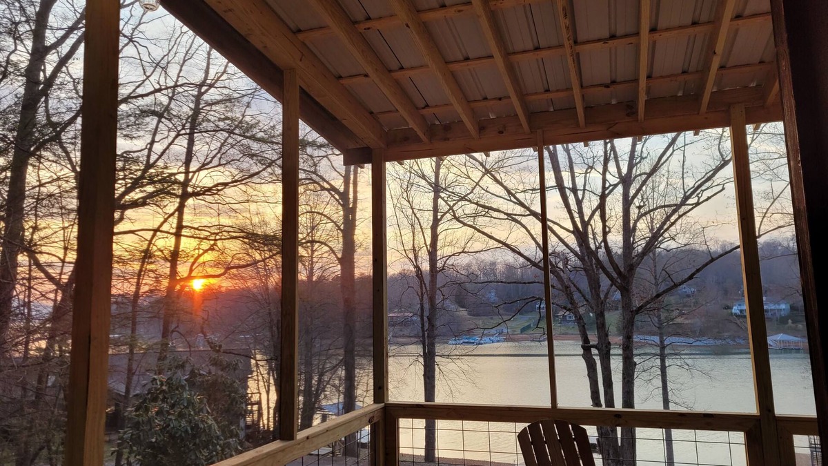 Elf Cabin | Lake Front Tiny Home on beautiful Lake Chatuge