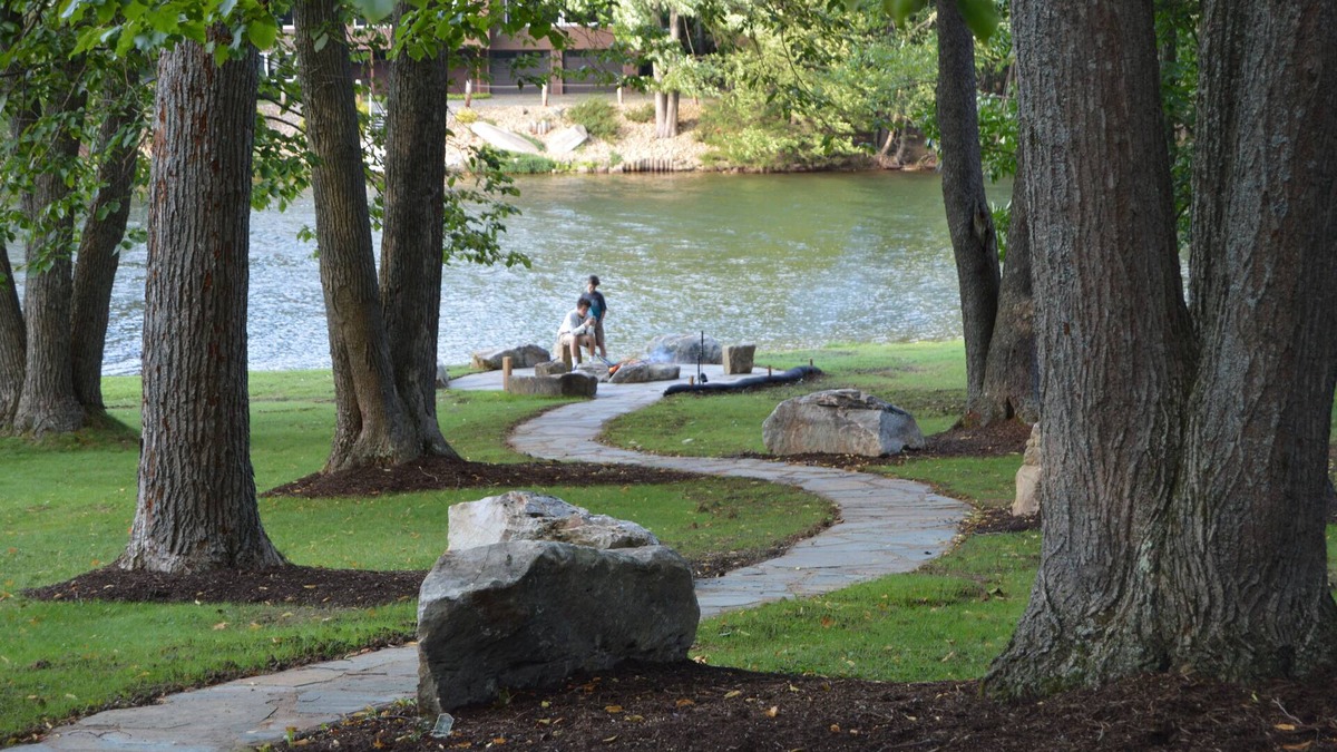 Treasure Lake House | Lake Front w/1.5 Acre Private Lot, Hot Tub, Paddle Boat, & Kayaks