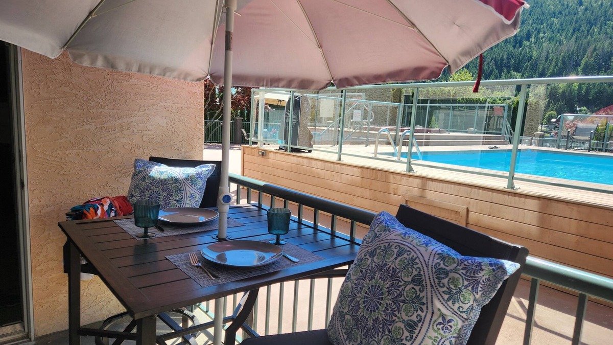 Sicamous Condo | Lake front with boatslip