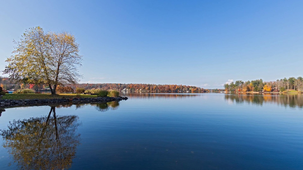 White Lake House | Lake Front with Private Laguna