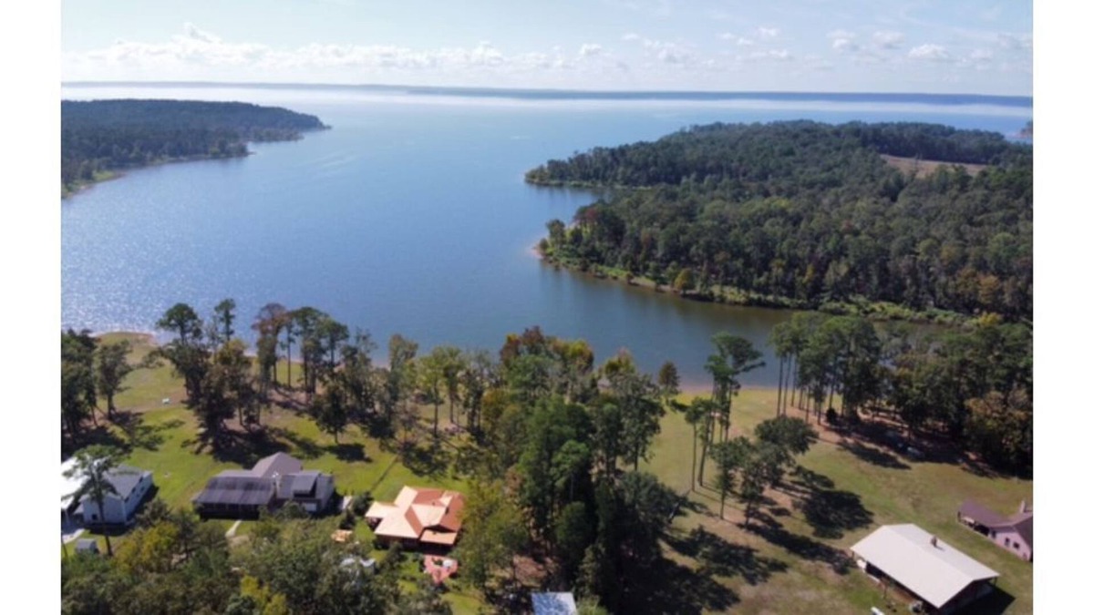 Broaddus House | Lake Frontage, boat ramp 5 minutes at Whippoorwill Cove from The Villa