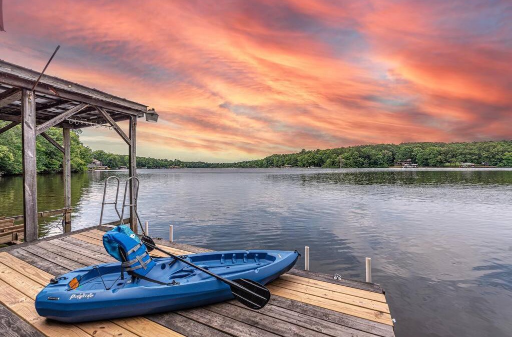 Bracey House | Lake Gaston Duo Kayaks and Dock Duplex 4000+ sq ft