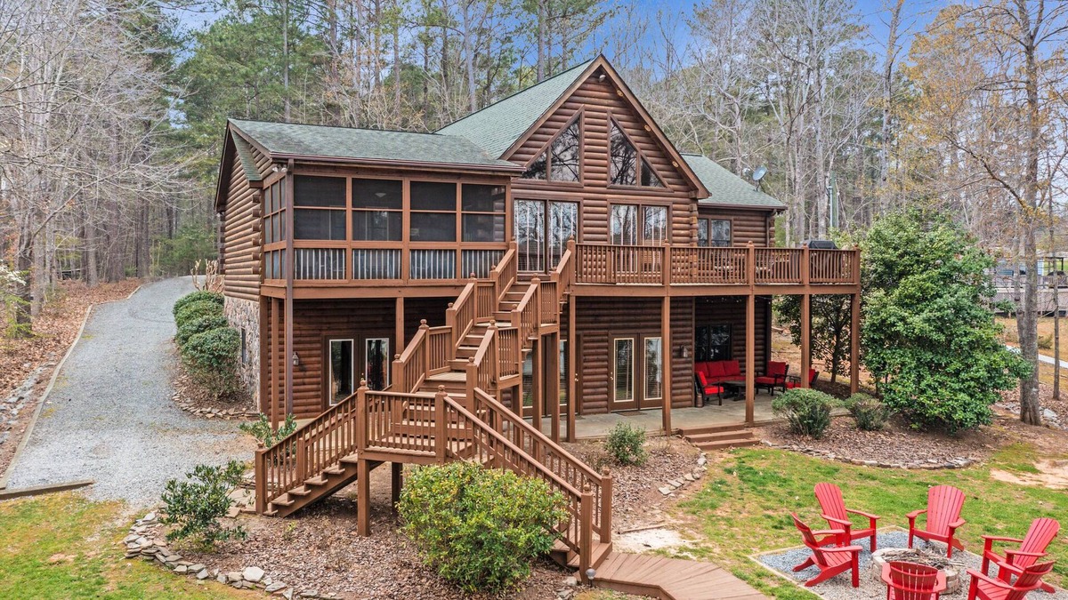 Littleton Cabin | Lake Gaston Waterfront Log Cabinn