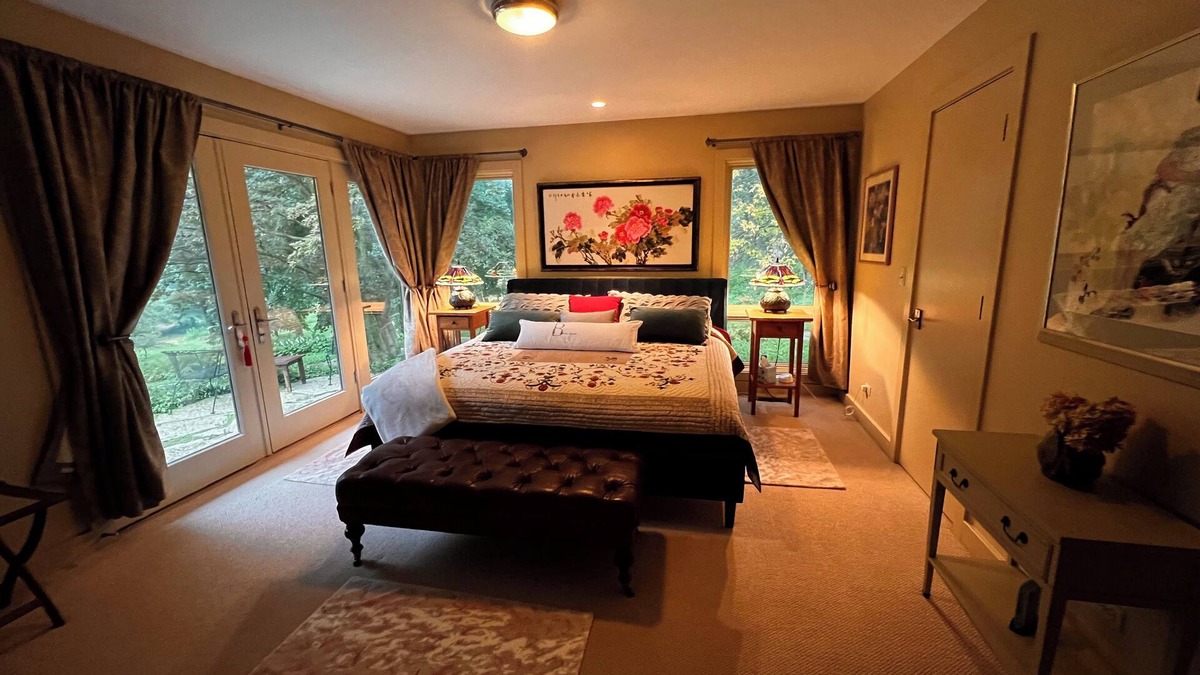 Zenda House | Lake Geneva Area, Country Sanctuary, Pet Friendly, Sleeps 8