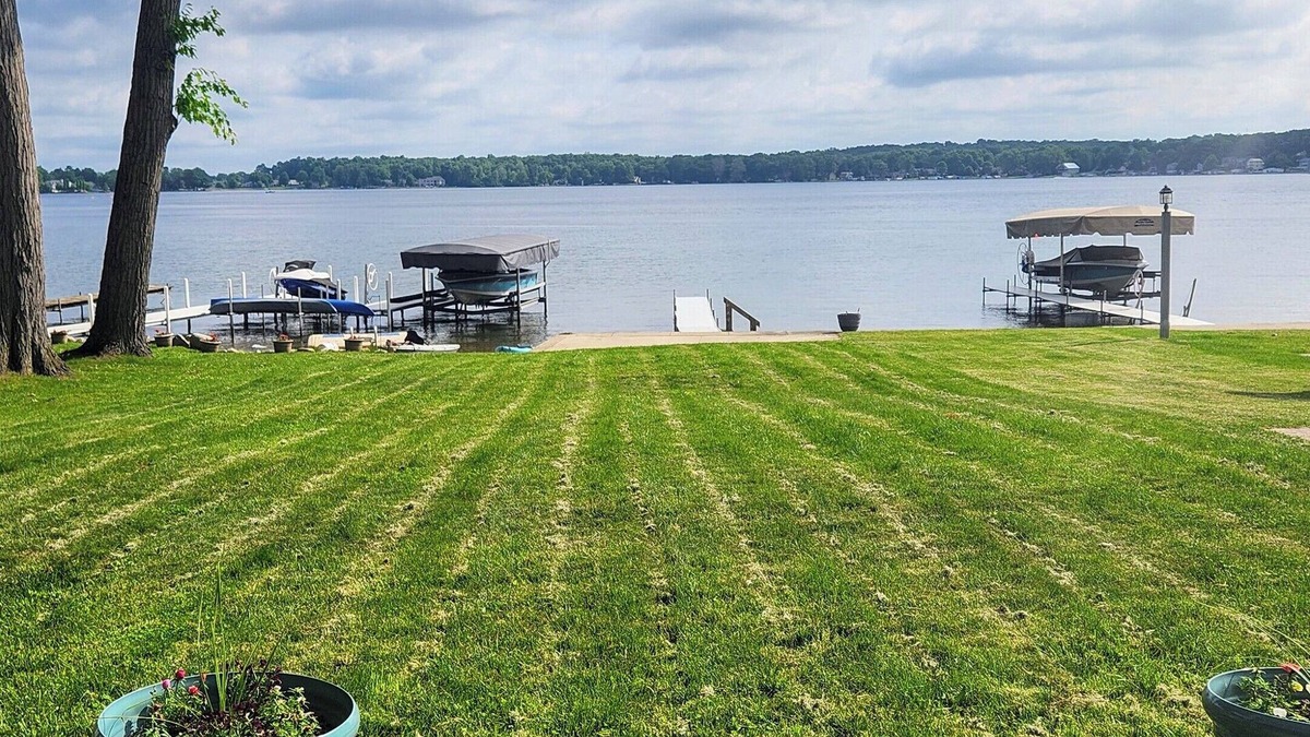 Fremont Cottage | Lake George cottage with large lakefront lawn
