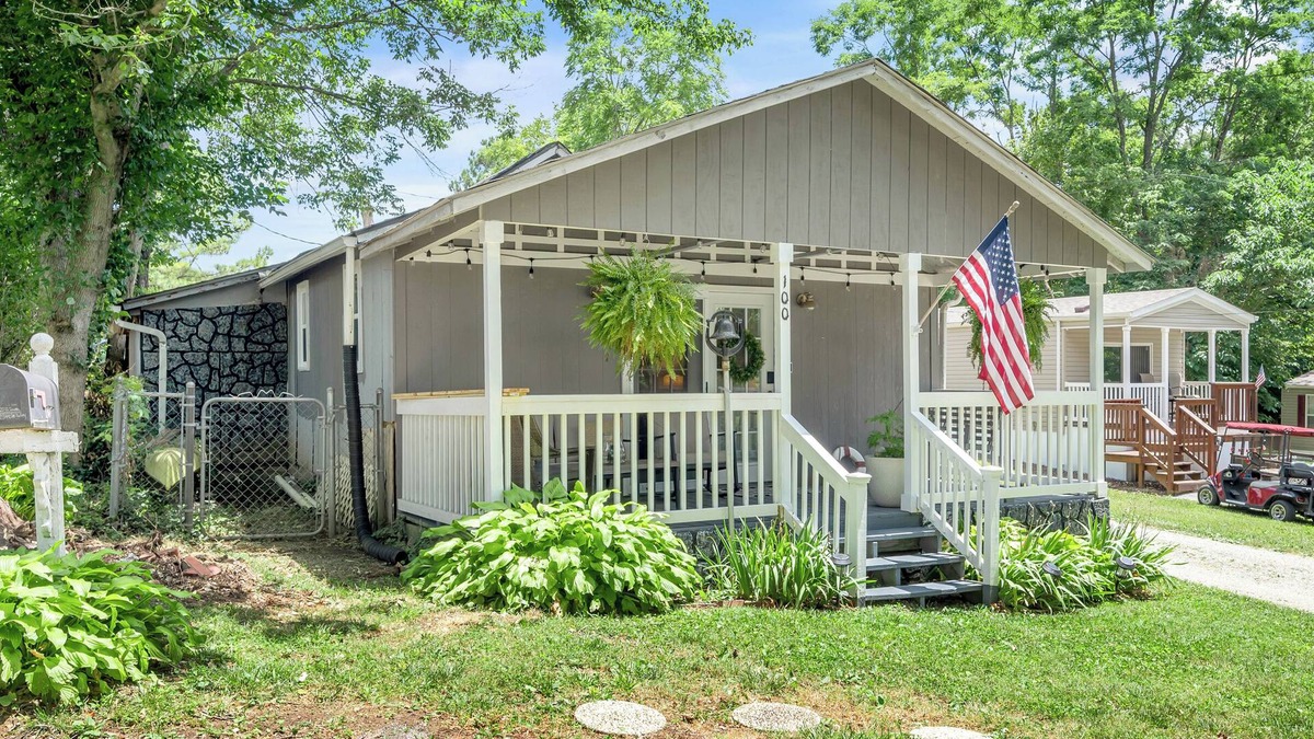 Harrodsburg Cottage | Lake Getaway at Lake Herrington with Golf Cart