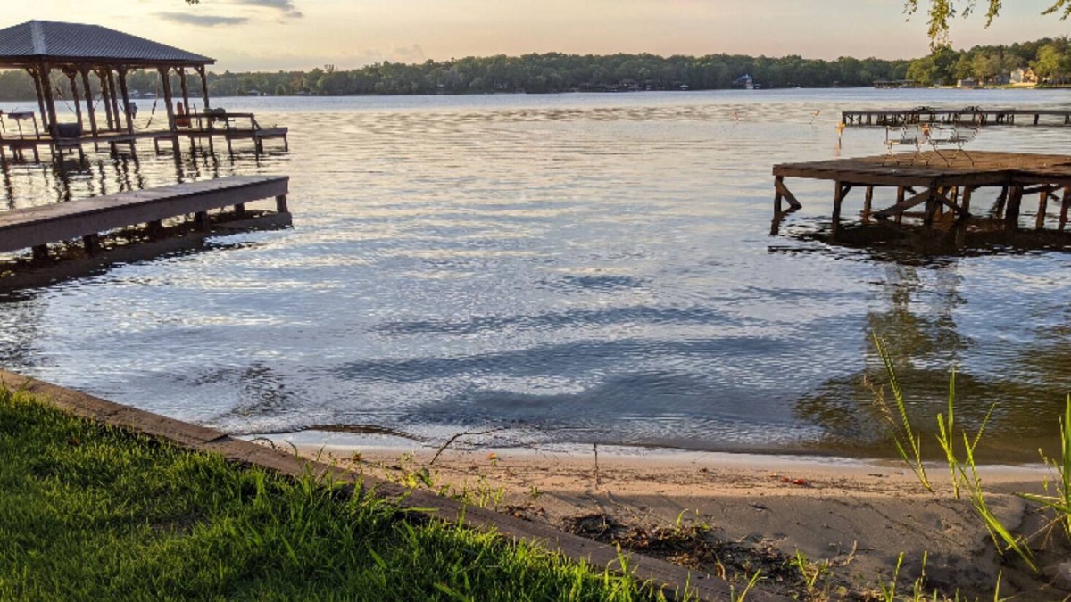 Murchison House | Lake Getaway in Murchison
