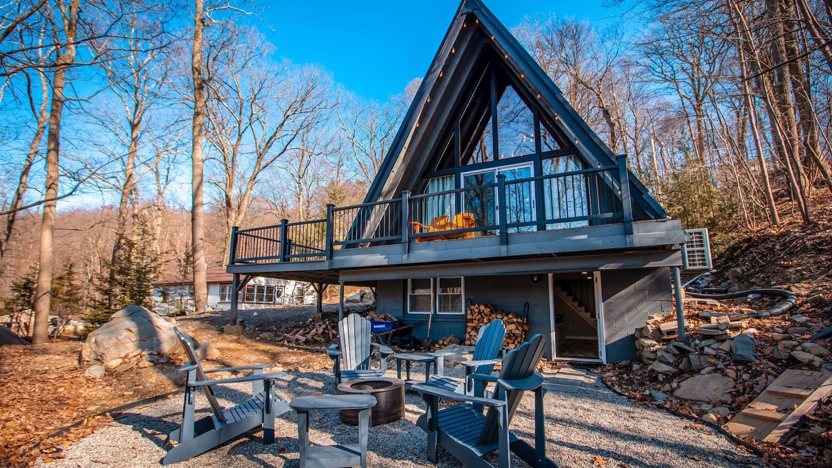 Wantage Cabin | Lake Glenwood A-Frame Cabin stunning views, fire pit, game room, Pet Friendly