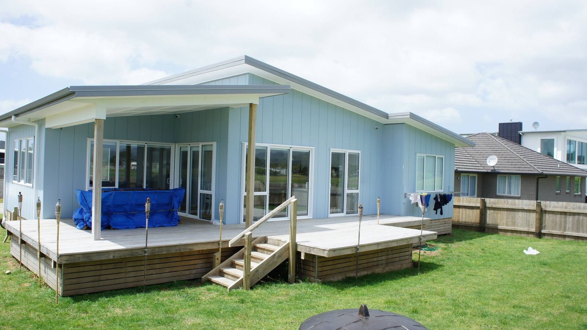 Matarangi House | Lake, golf and mountain views