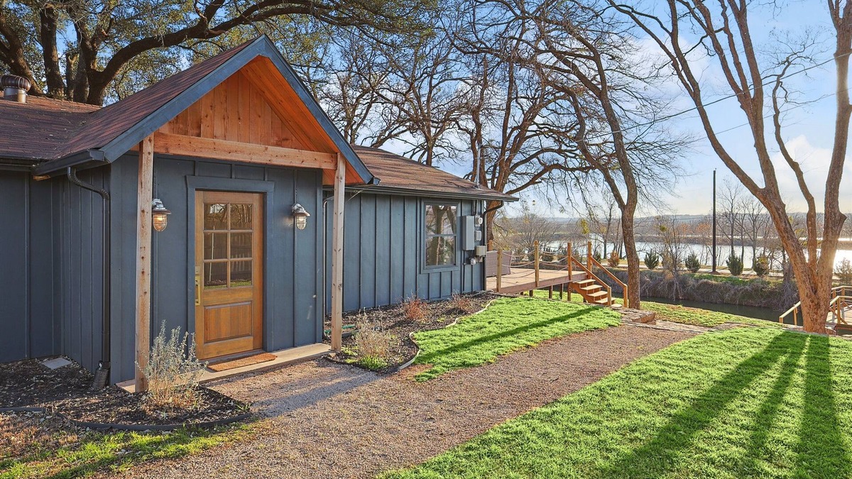Dennis House | Lake Granbury House, Sleeps 11 with Lake Access!