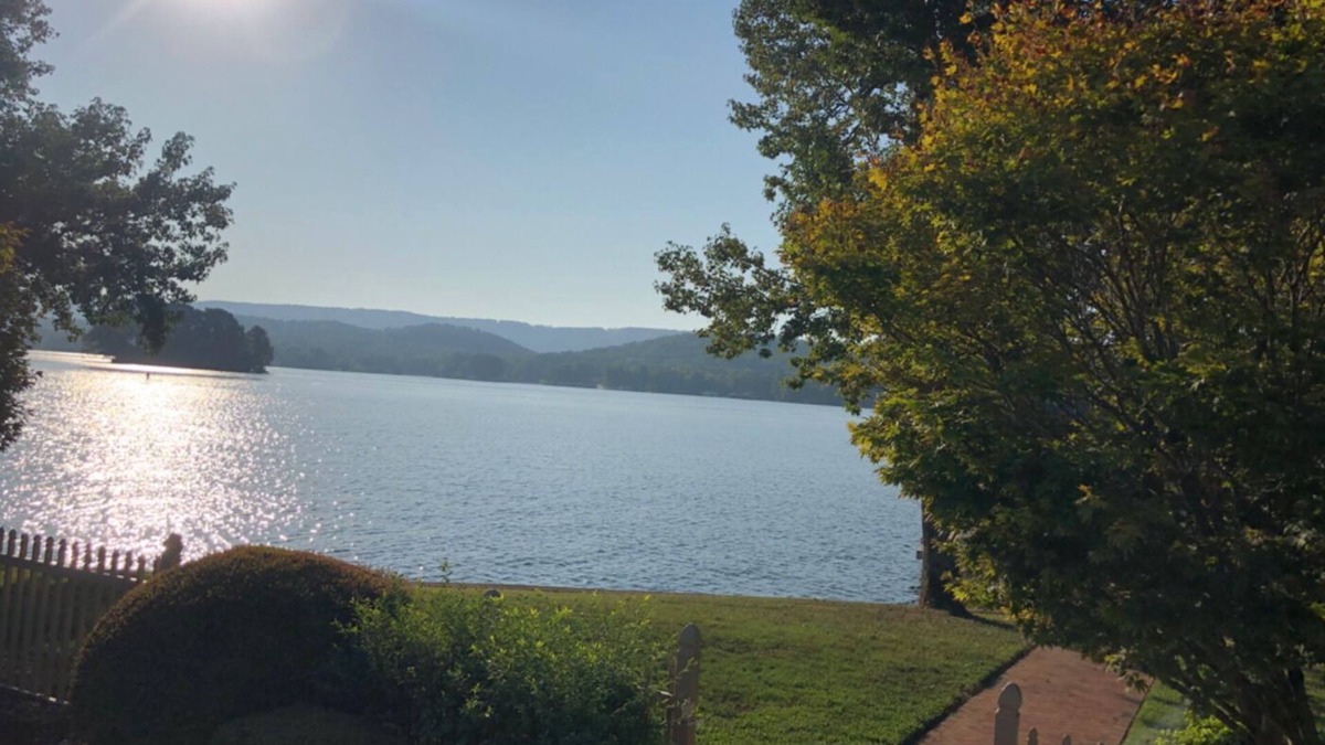 Scottsboro House | Lake Guntersville Fishermans home with boat dock