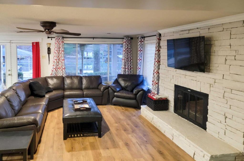 Piney House | Lake Hamilton Home 8 Mi to Oaklawn Racing Resort!