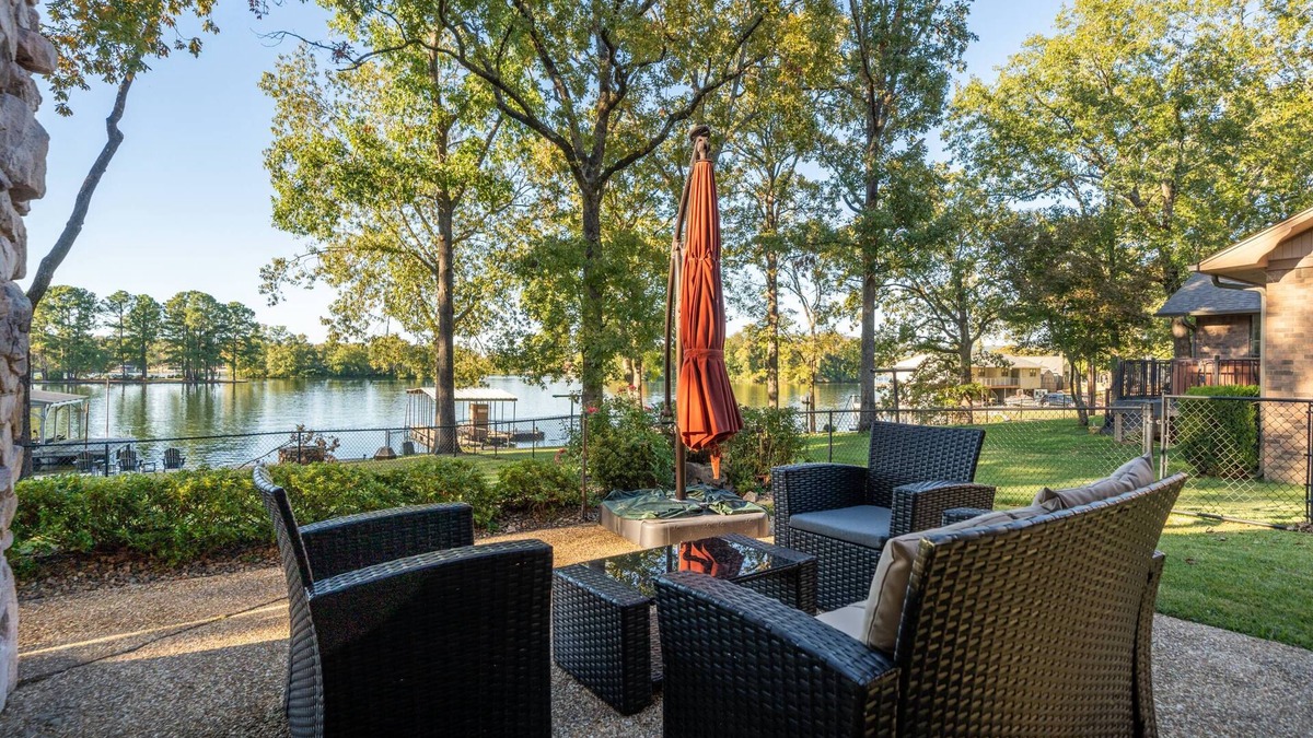 Rockwell House | Lake Hamilton Retreat: Lakefront View, Private Dock, Kayaks, Fire Pit, Pet-Friendly, and Game Room!