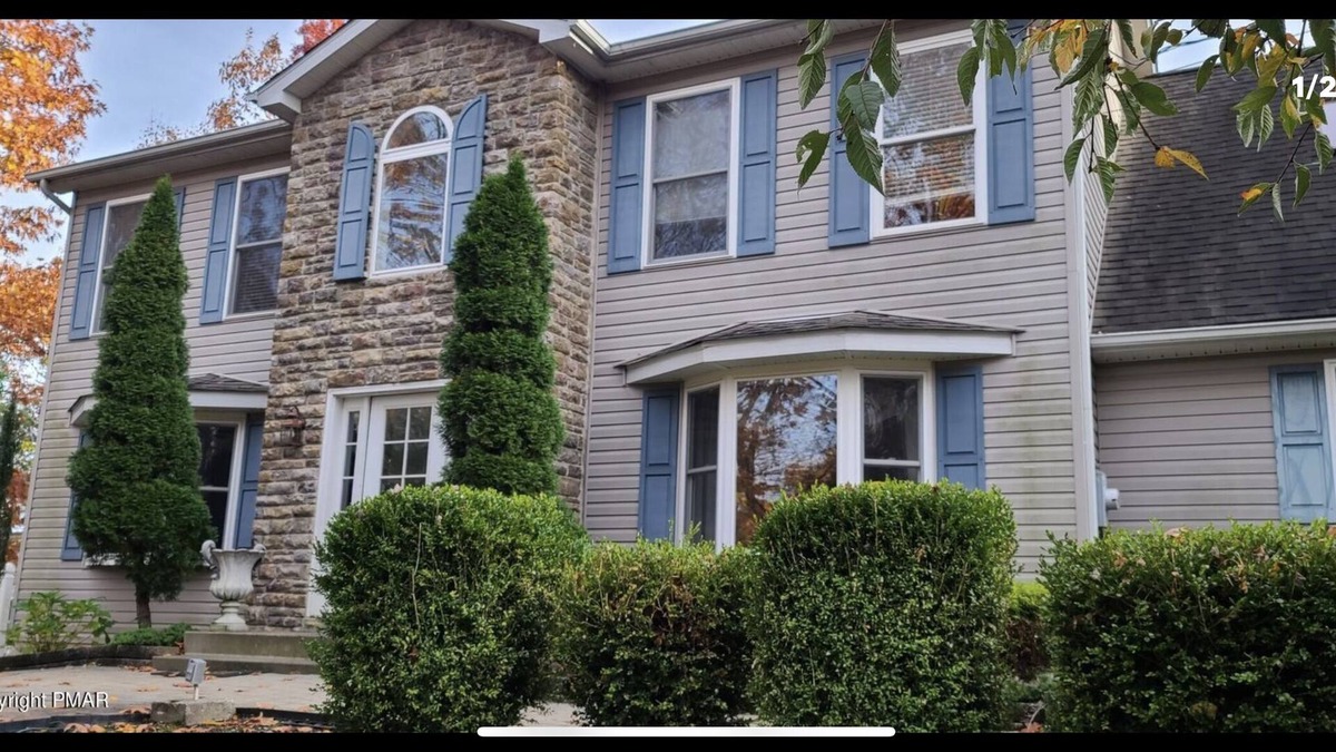Blakeslee Villa | Lake Harmony spacious, 6 br private pool, hot tub, sauna, play sat, game room