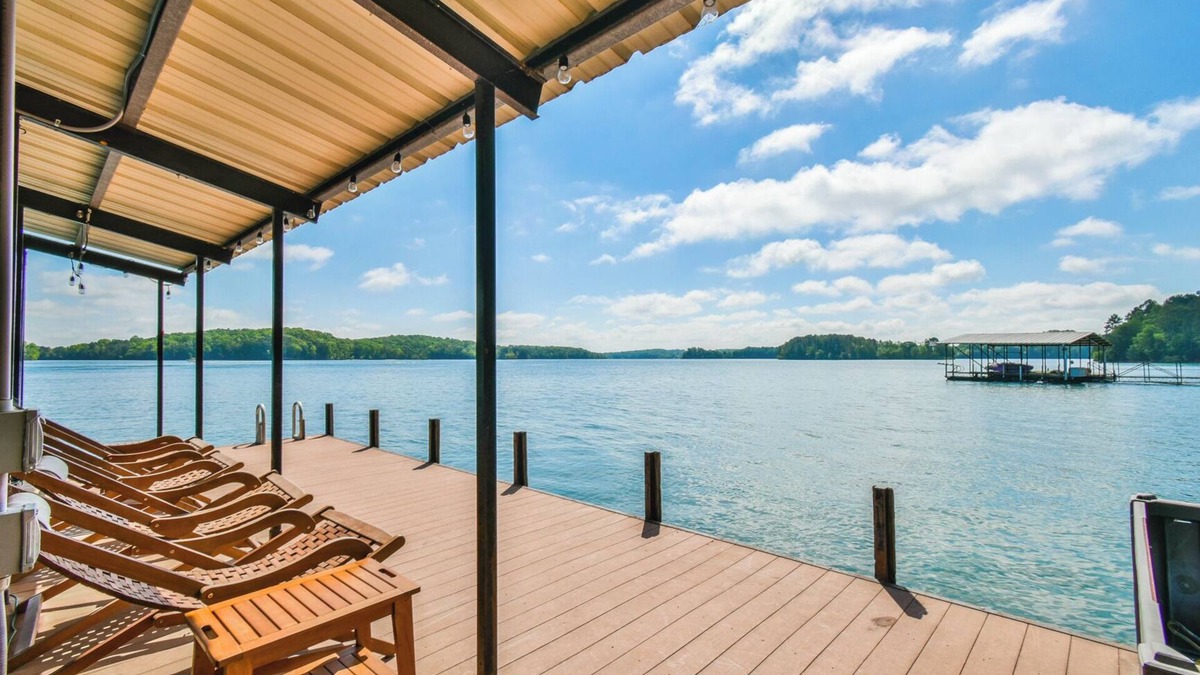 Lavonia Cabin | Lake Hartwell Escape: Dock, Kayaks & Game Room