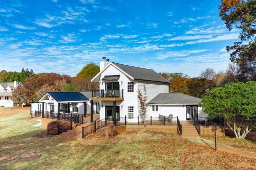 Townville House | Lake Hartwell Home with Dock and Fire Pit!