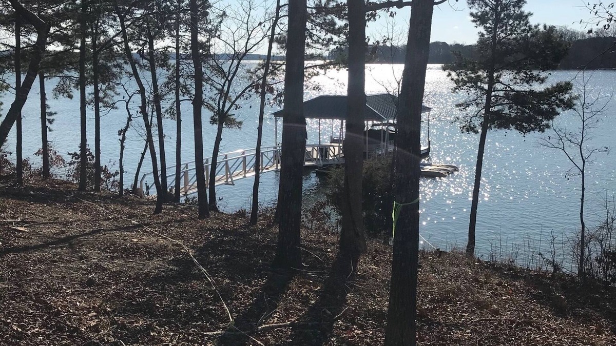 Reed Creek House | Lake Hartwell water front with private dock, sleeps 15