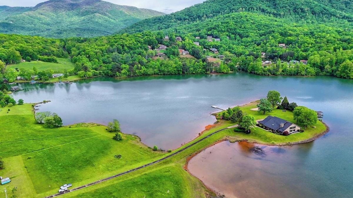 Hiawassee House | Lake Haven on Chatuge - By Chatuge Home Concierge Indoor Pool, covered boat slip, swim dock, hot tub, firepit , beach sand volleyball , kayaks