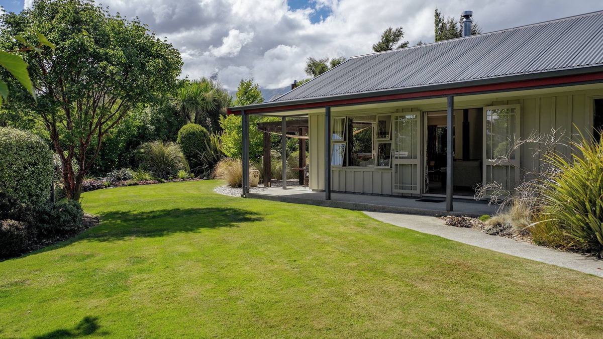 Lake Hawea House | Lake Hawea Hideaway - Lake Hawea Holiday Home