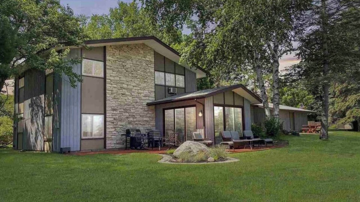 Iron Mountain House | Lake Home,1st Floor only, in a quiet Lake Antoine neighborhood.
