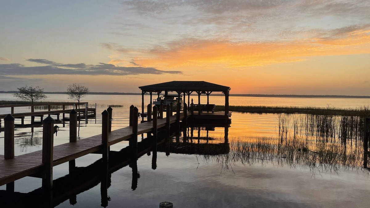 Fedhaven Cottage | Lake Home - 2 bd rm w/dock & pier on Lake Rosalie, Lake Wales