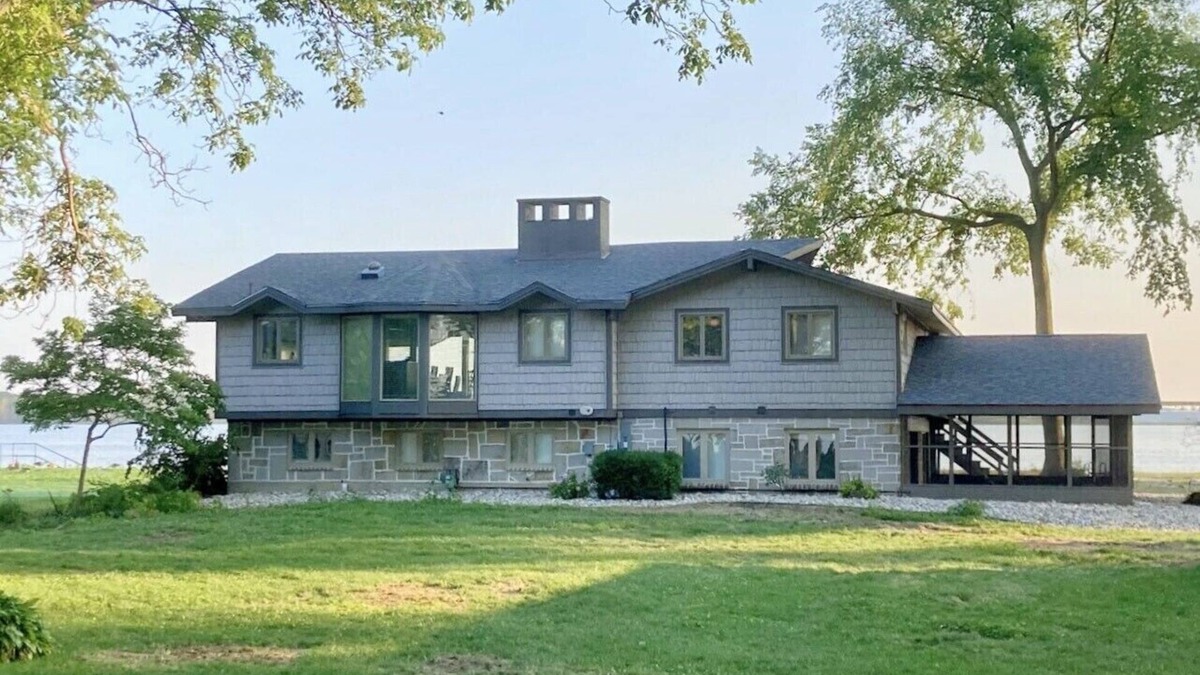 Sandusky House | Lake home minutes from Cedar Point!