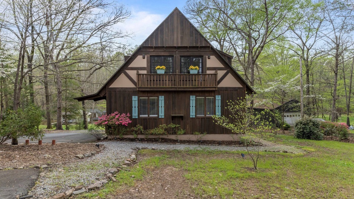 Bracey House | Lake Home on Lake Gaston!