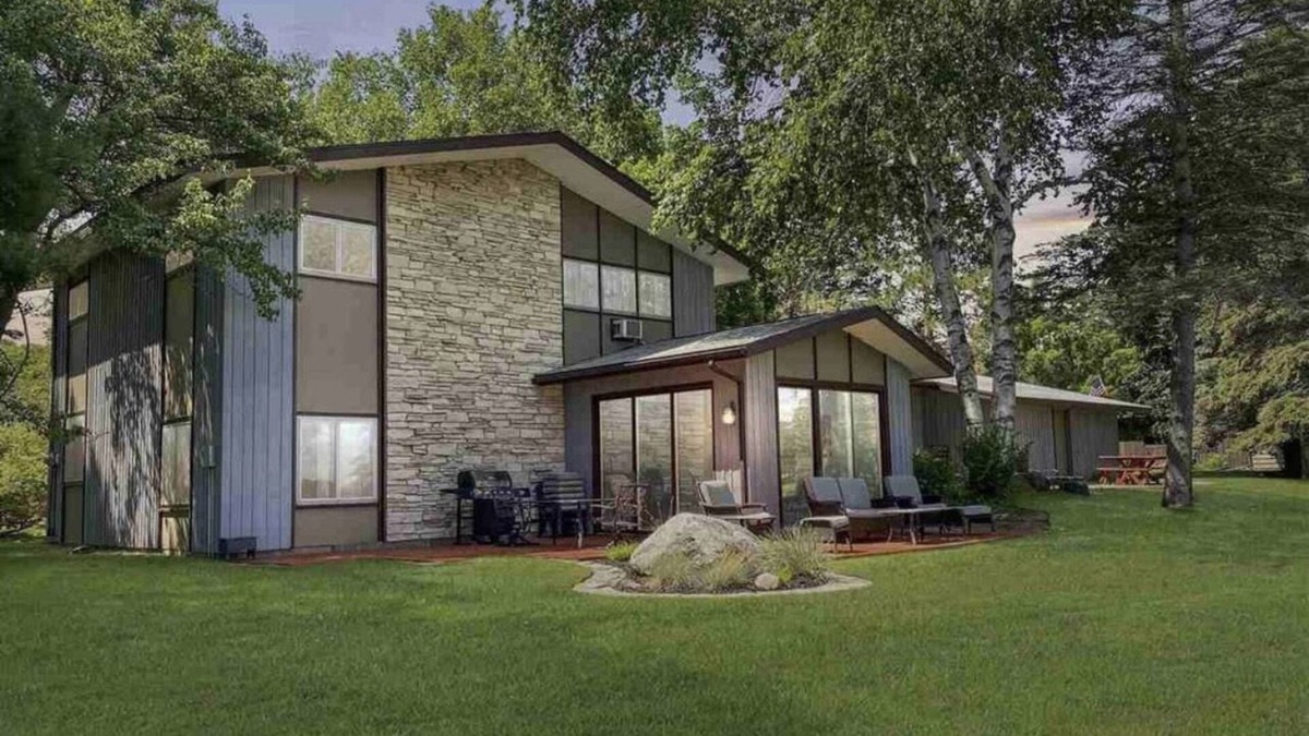 Iron Mountain House | Lake Home perfect for families in a quiet Lake Antoine neighborhood.