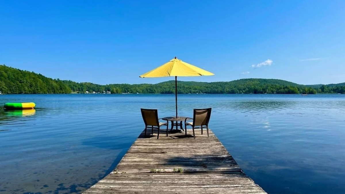 Hubbardton Cottage | Lake Hortonia 3 bedroom cottage and boat house 2 min walk to Lake.