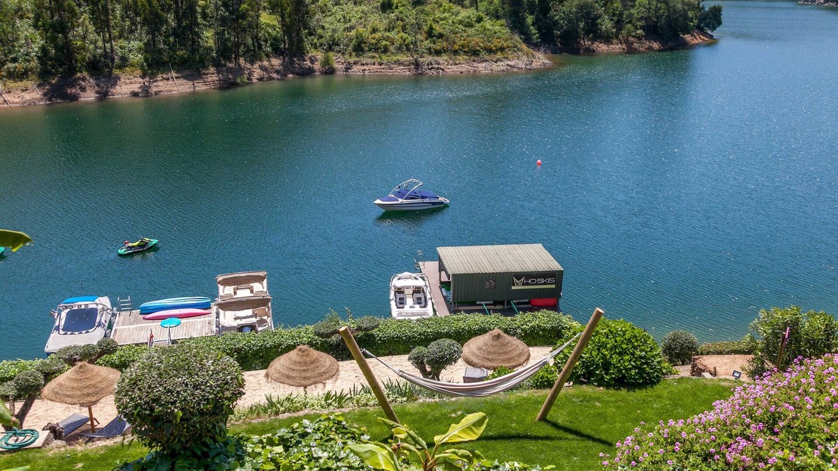 Tomar House | Lake House - Grandpa's House - Jacuzzi and private beach