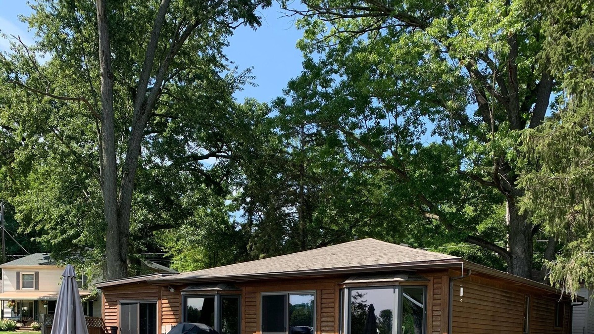 Hamburg Township House | Lake House 14 miles from the Big House