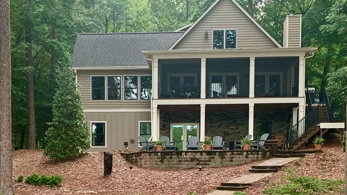 Littleton House | LAKE HOUSE AND PONTOON BOAT IN BEAUTIFUL POE CREEK COVE AT LAKE GASTON