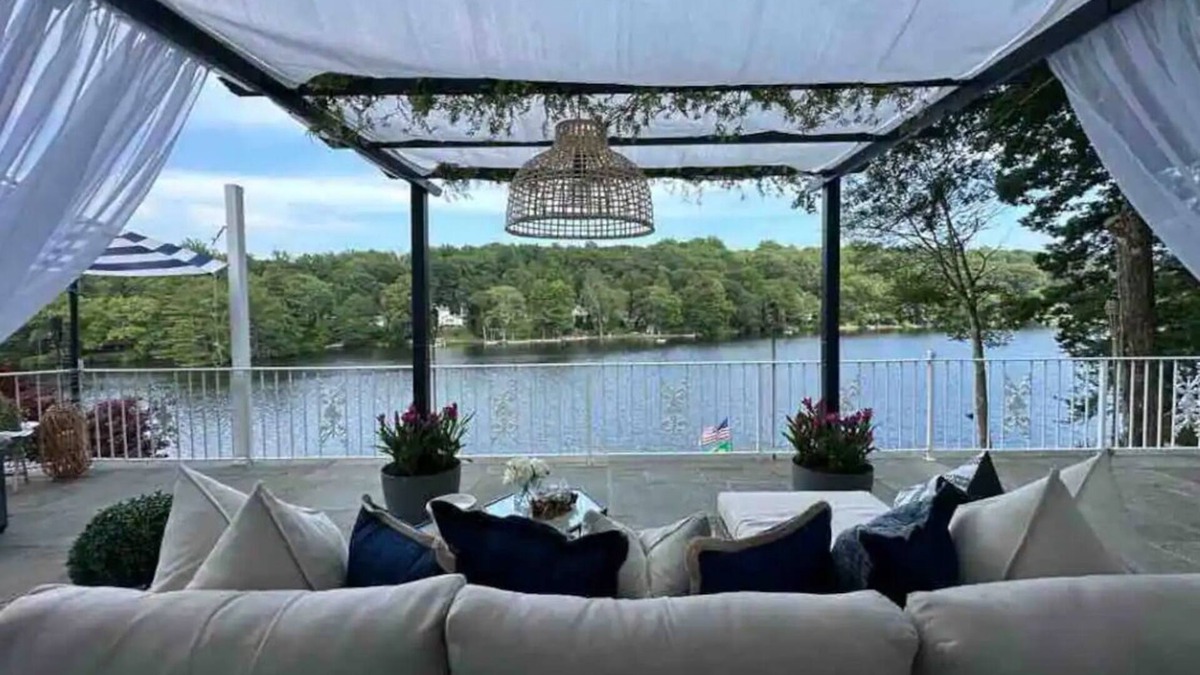 Trumbull House | Lake house cozy to relax with a family. 6 bedroom very spacious house.