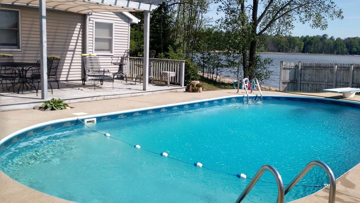 Lakewood Club House | Lake House @ Fox Lake MI Adventure/Pool.Early chec in 8/29-9/1 for 1200 <6 in