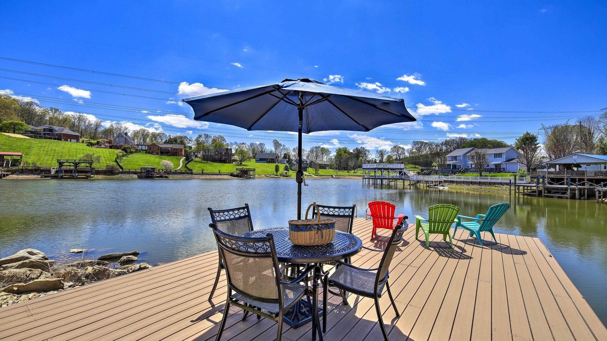 Tri-Cities House | Lake House Haven: Fire Pit, Boat Dock + More!
