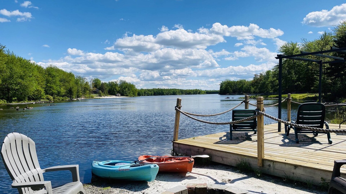 Tobyhanna Cabin | Lake House Hideout in the Poconos; HOT TUB, KAYAKS, FIREPIT, DECK&GAS GRILL