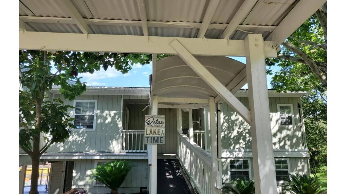 Gautier House | Lake House in front of the bayou