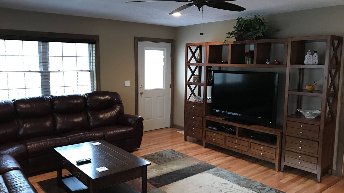 Lackawaxen House | Lake House in Ski Resort with Horseback Riding