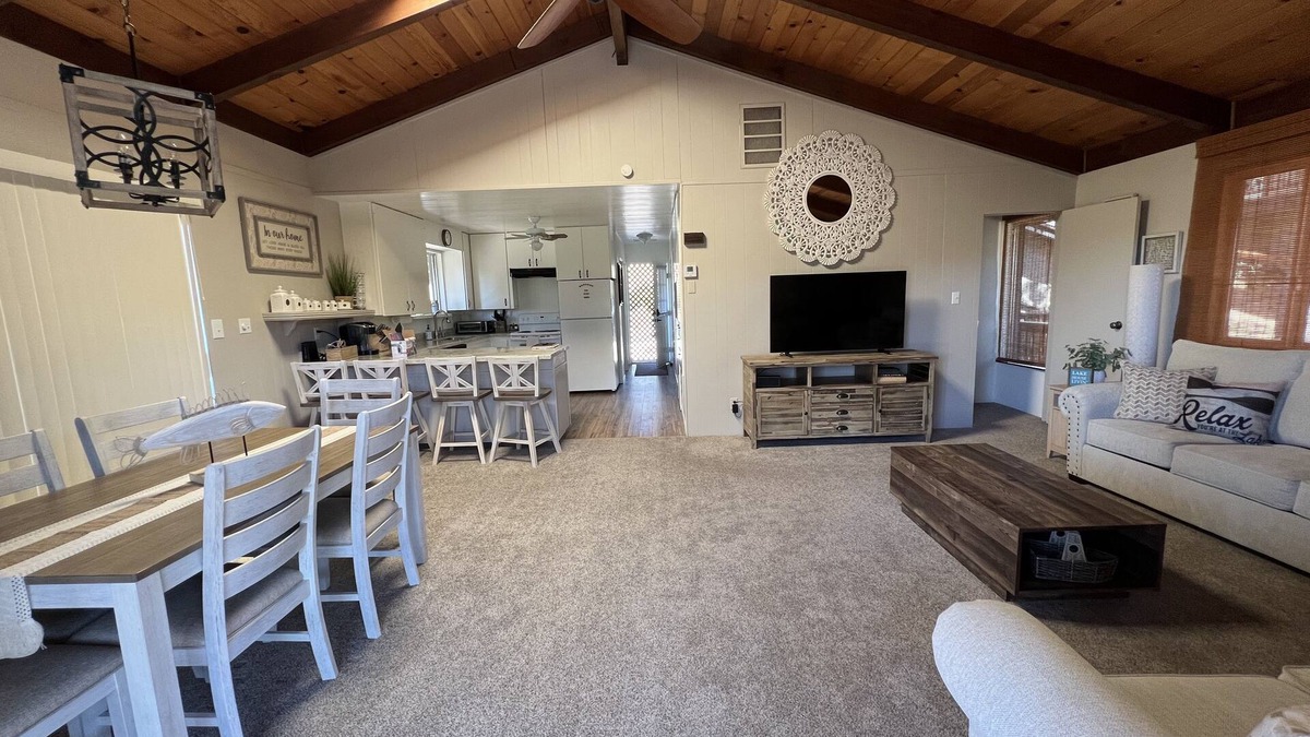 Oak Shores House | Lake House in the beautiful Oak Shores Community w/WiFi