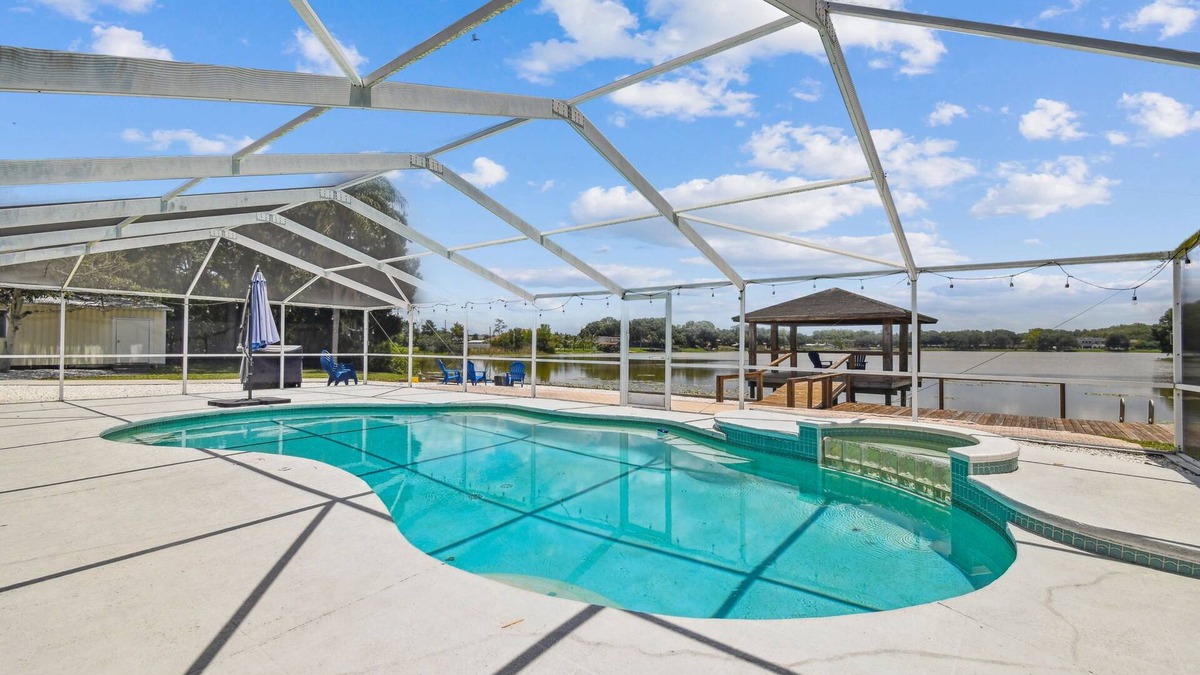 Westchase House | Lake House in the Westchase area! Heated Pool. Waterfront!