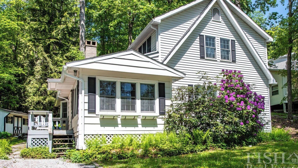 Laporte House | "Lake House" is conveniently located across from Lake Mokoma beach house