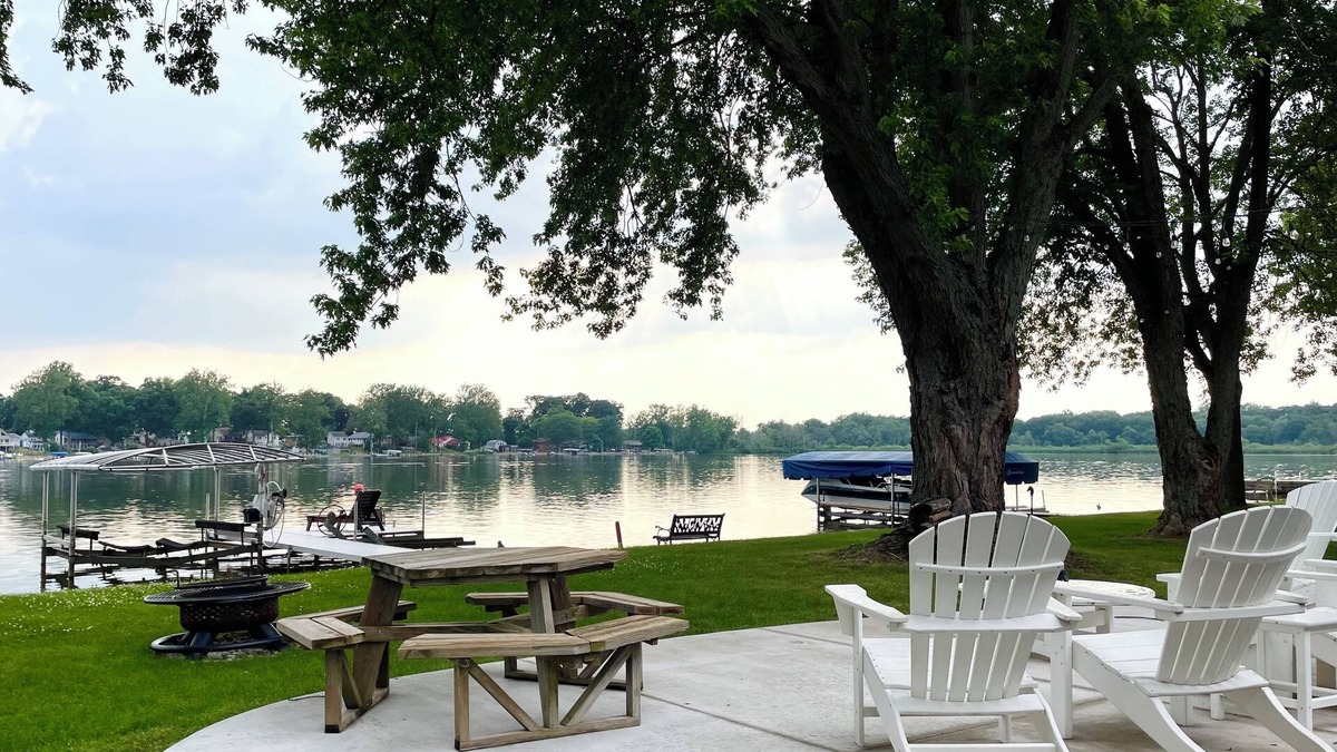 Brimfield House | Lake House | Kayaks | Patio/Deck | Private Pier